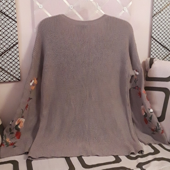 EUC American Eagle Women Bell Sleeve Mauve Sweater - Picture 7 of 9